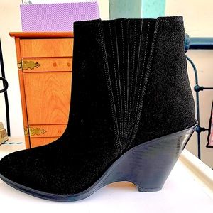 Anthropologie | Seychelles Park Suede Chelsea Boot NWOT